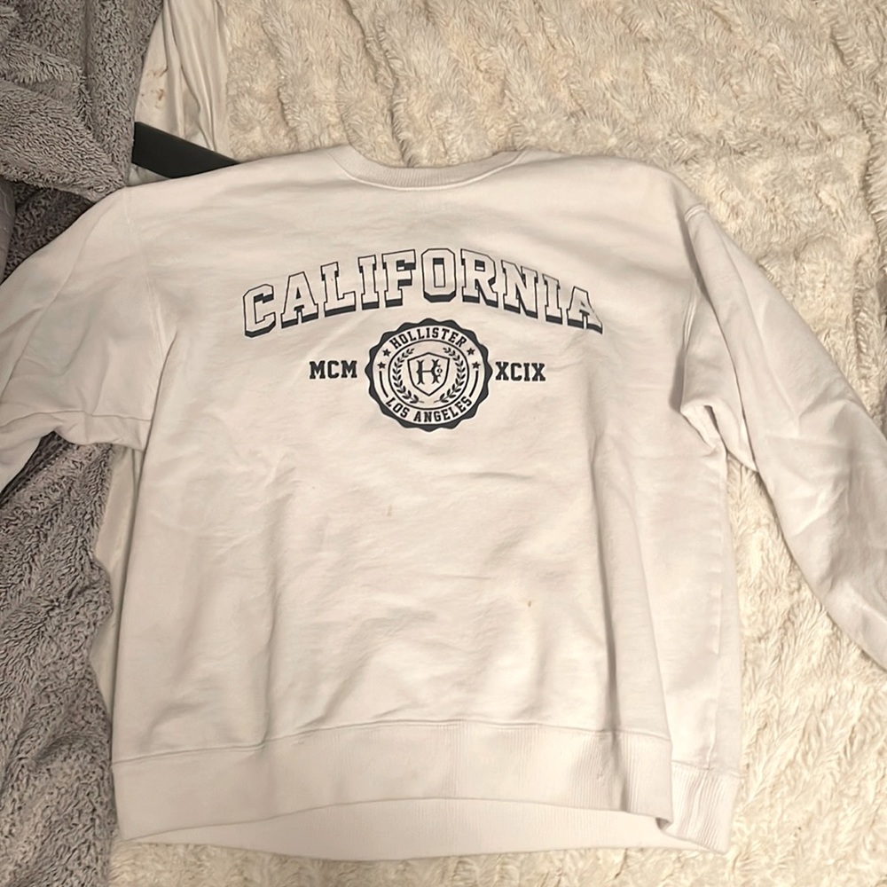 white crew neck with navy “california “ lettering
